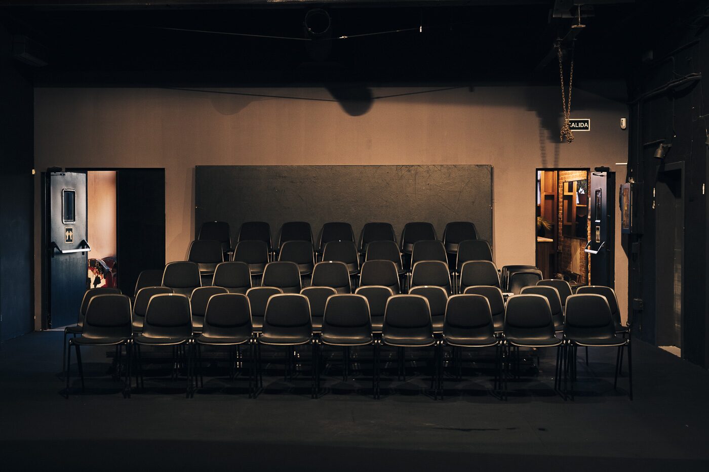 la grada vacía vista desde el escenario
